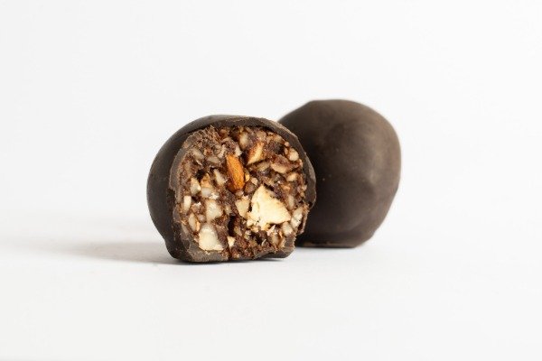 Producto - Bocaditos bits de almendras, dátiles y cacao bañados en chocolate - SIN AZÚCAR -