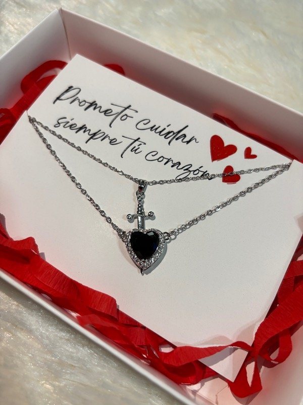 Producto - Collares corazón y daga