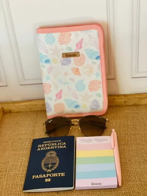 Producto - Portapasaporte caracoles!