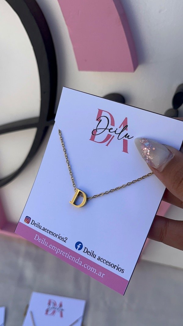 Producto - Collar inicial D dorado