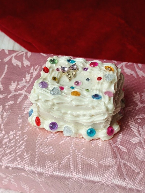 Producto - Torta Rectangular Bedazzled Crema - 0