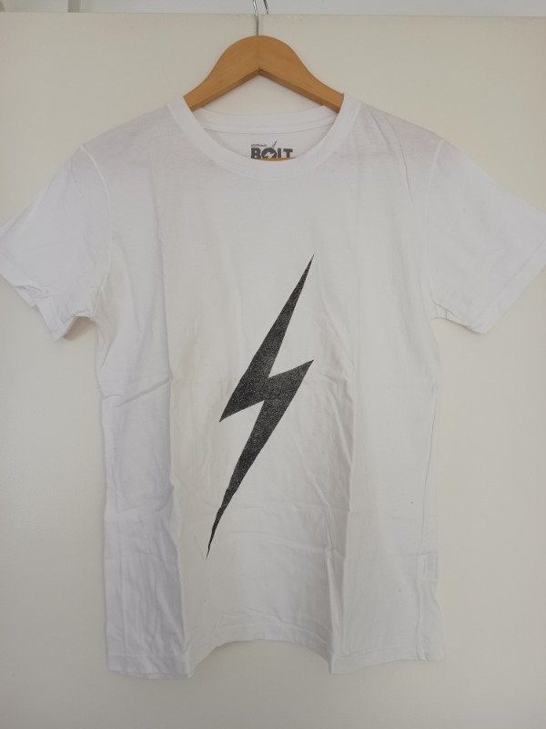 Producto - Remera blanca Bolt
