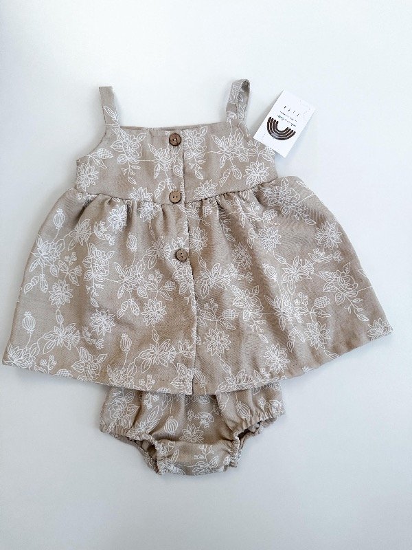 Producto - Conjunto florcitas beige