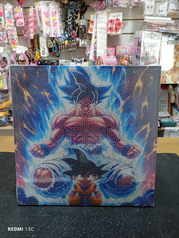 Producto - PINTURA DE DIAMANTE GOKU  CON LUZ LED 30X30 CM