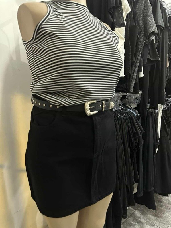 Producto - Pollera NEGRA BASIC