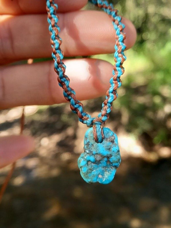 Producto - Turquesa en bruto tejida en macrame