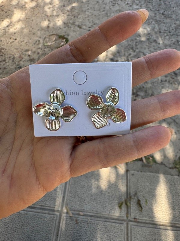 Producto - Aro flor plateado c