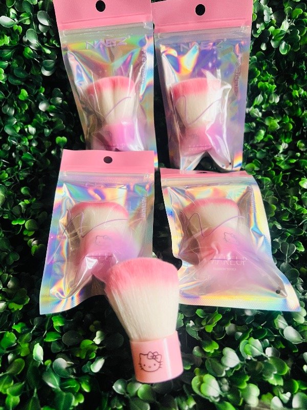 Producto - Brocha kitty para maquillaje y polvo kabuki NAEZ