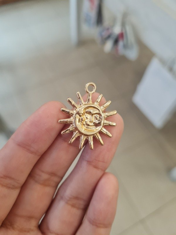 Producto - DIJE DORADO SOL Y LUNA