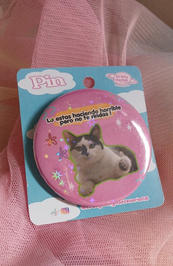 Producto - Pin michi positivo