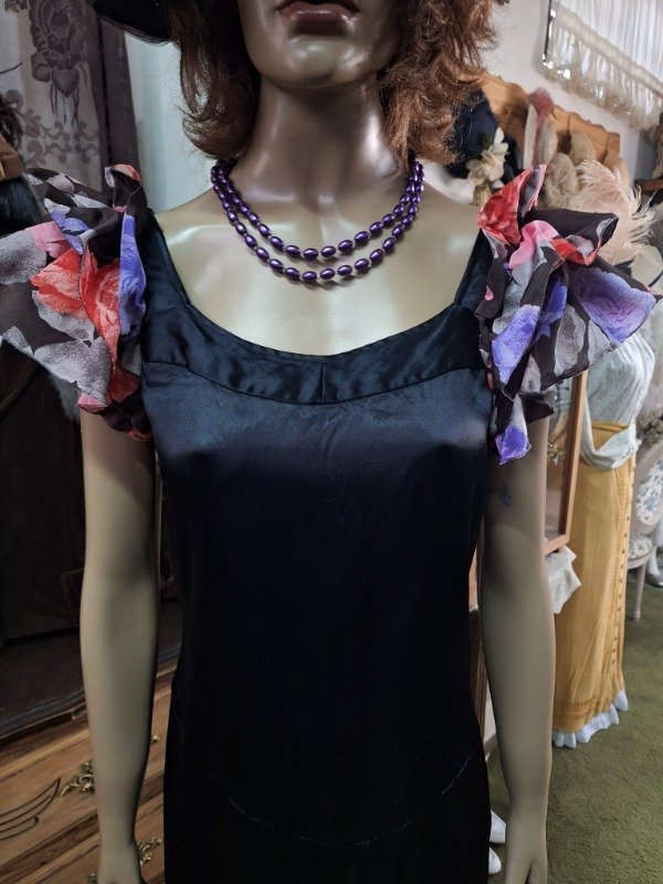 Producto - Vestido Raso Negro volados floreados Años 80 - 6