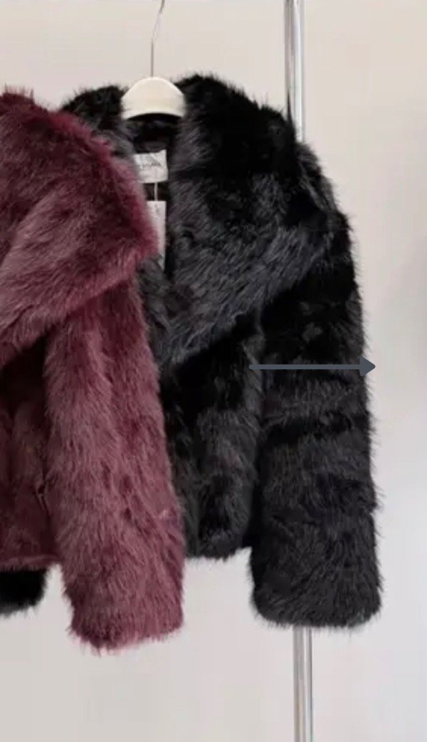 Producto - Tapado Luli de piel sintética en negro