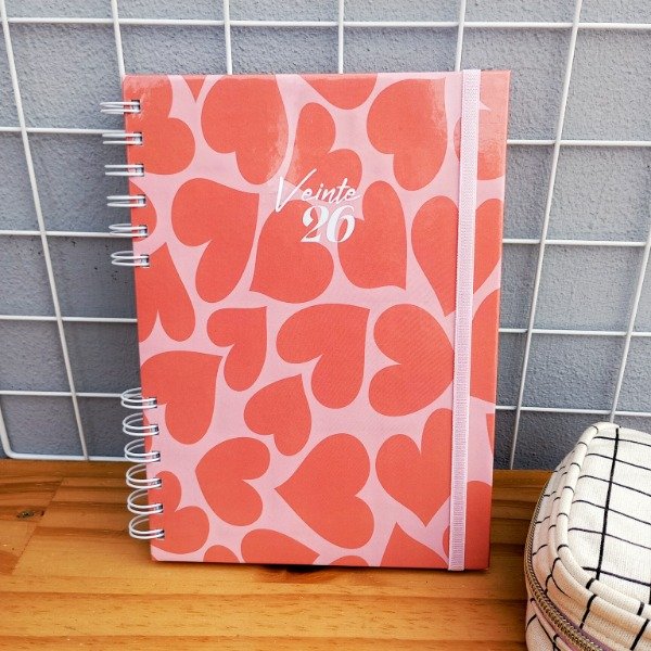 Producto - Agenda dos días por hoja 2026 Corazones