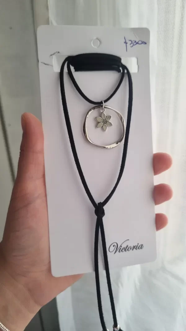 Producto - Choker circulo con flor gamuza negra