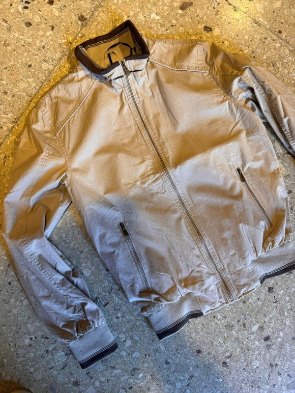 Producto - Chaqueta gabardina liviana beige