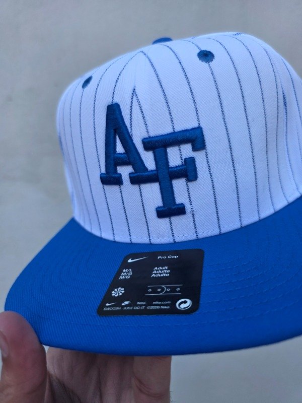 Air force falcons NCAA Nike pro snapback stripes 2026 — imagen 3