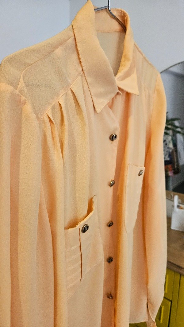 Camisa Amarilla.