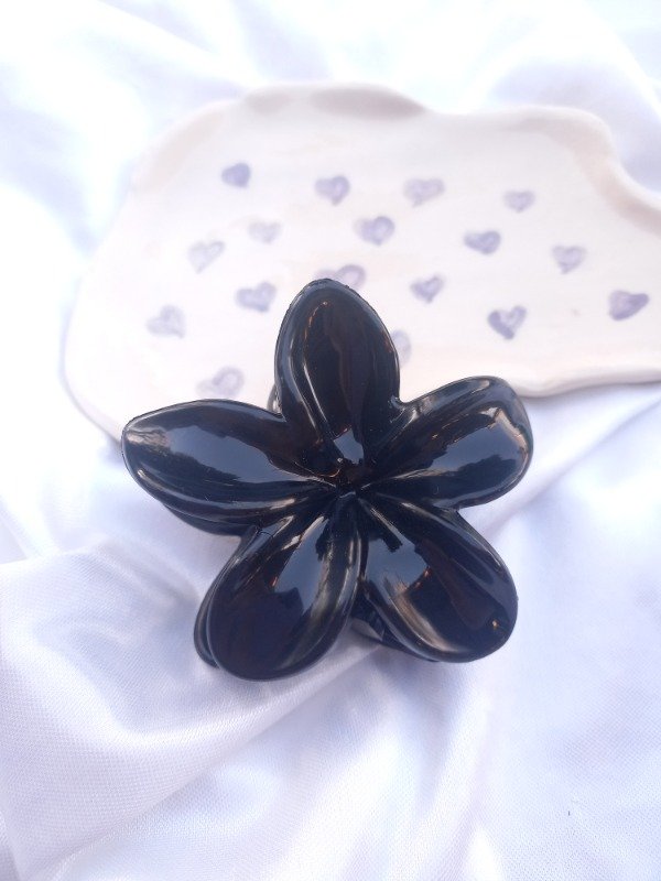 Producto - broche flor liso (negro)