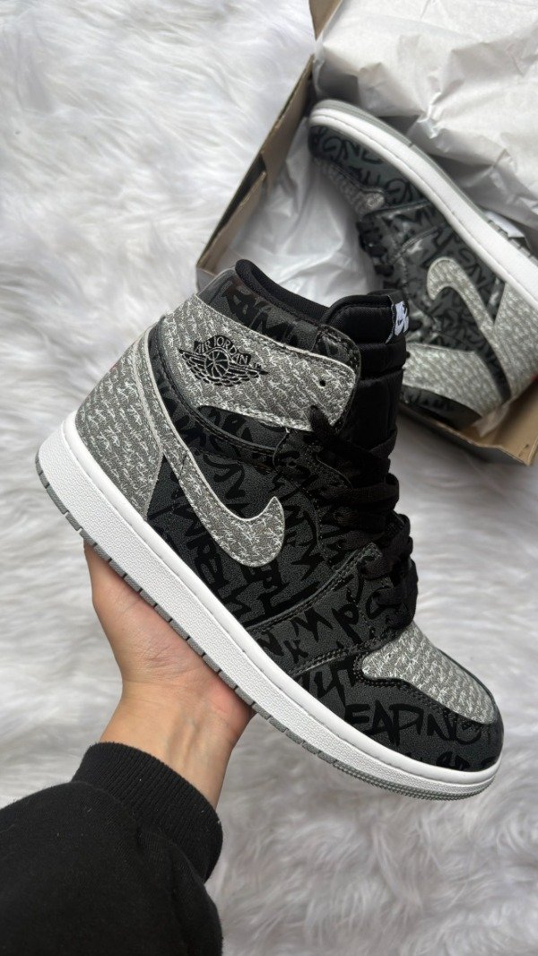 Producto - JORDAN RETRO 1 x KAWS REBELLIONAIRE - 0