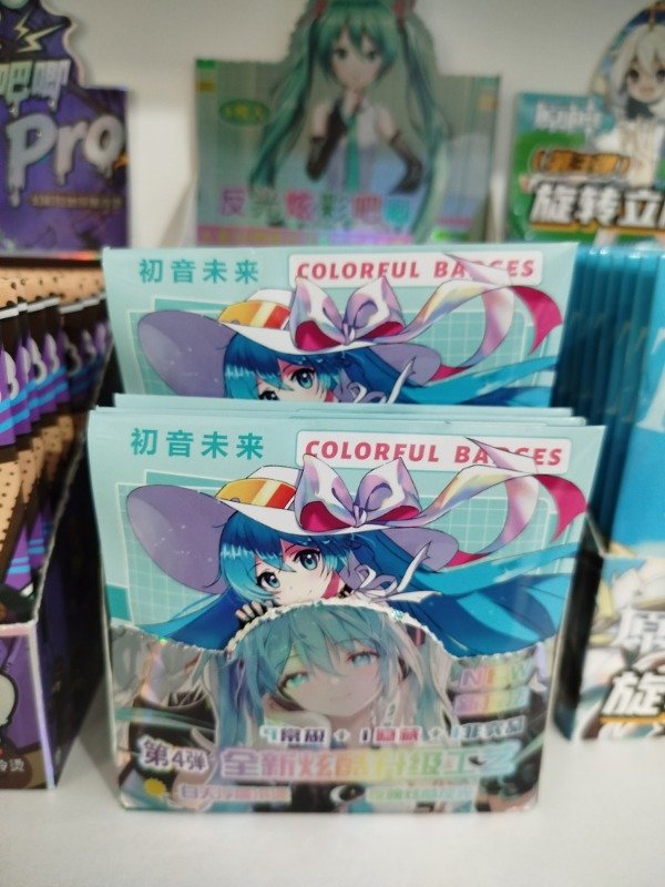 Producto - PIN SORPRESA HATSUNE MIKU