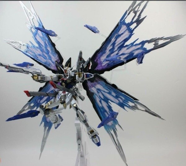 Producto - Figura tipo Model kit ZGFM-X20A - Gundam 1/100 Strike Freedom Ver.MB