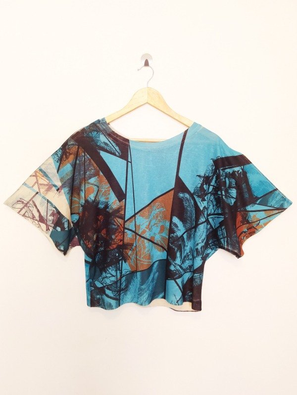 Producto - Remera FLASH -estampa Flores de verano fríos- - 1