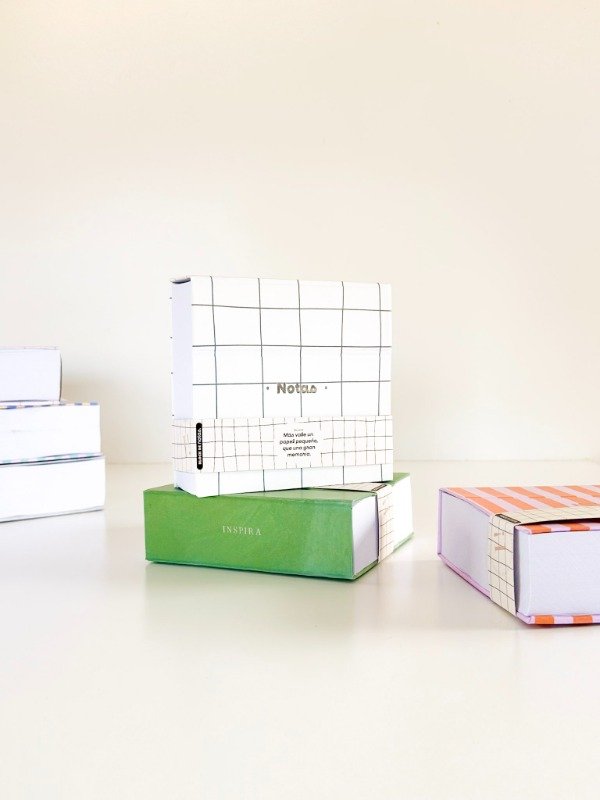 Producto - Tríptico - Cuadrados blanco
