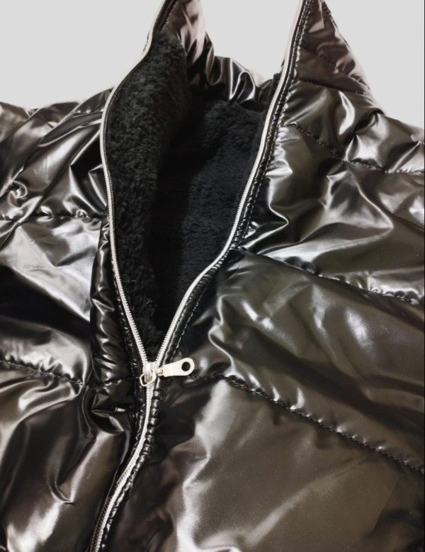 Producto - Campera metalizada negra c/corderito