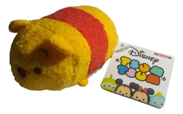 Producto - Tsum Tsum Winnie The Pooh Peluche De 8 X 5 Cm Disney Con Holograma