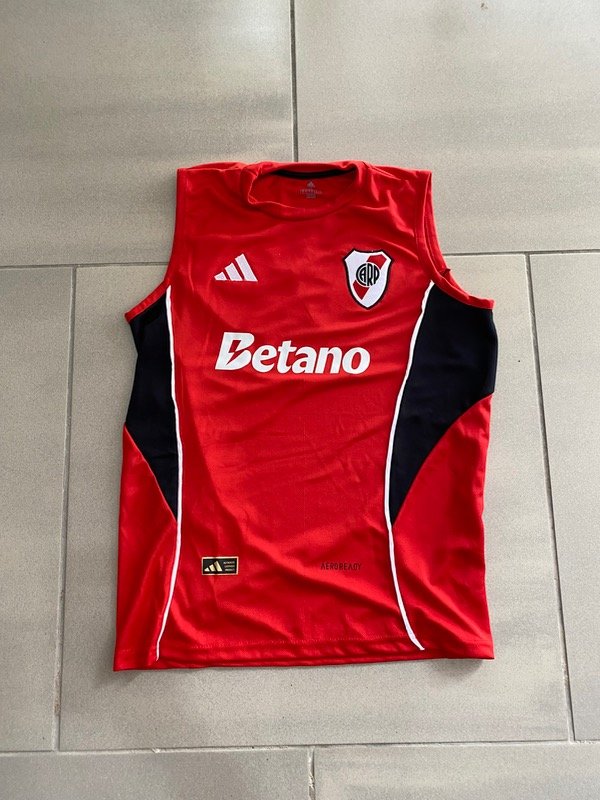 Producto - Musculosa de River roja 2025