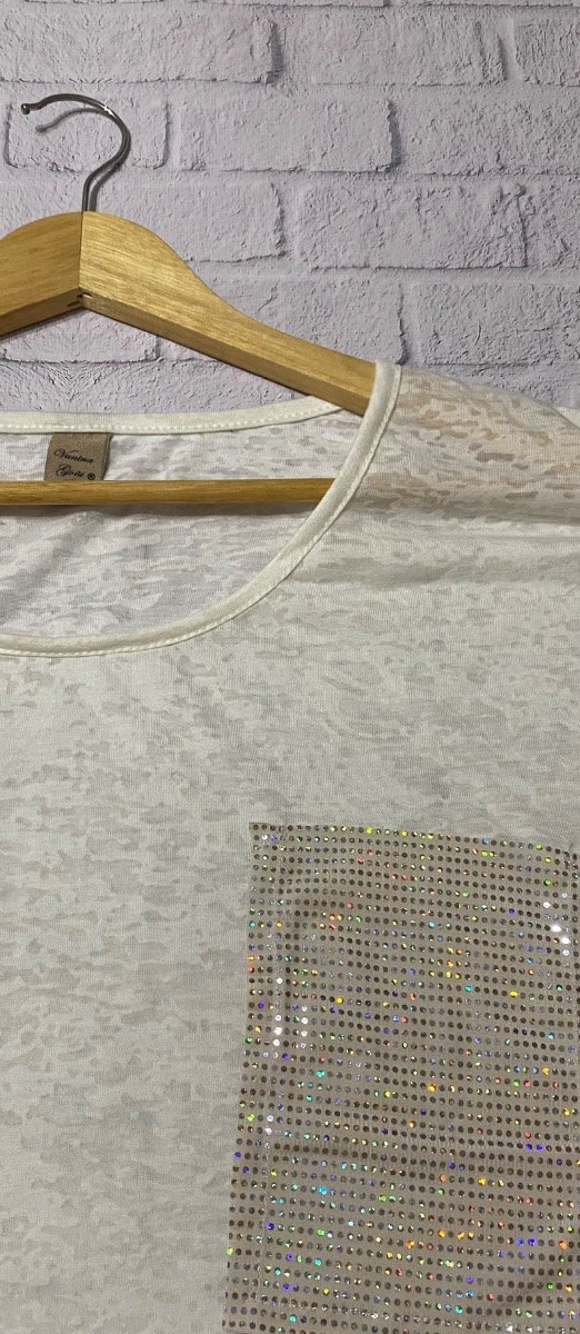 Producto - Remera Exclusiva Whaite gloss . Bolsillo
