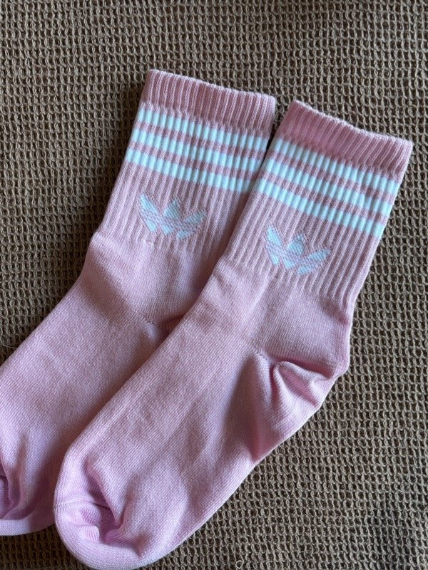 Producto - Adidas rosa raya blanca CLASICAS