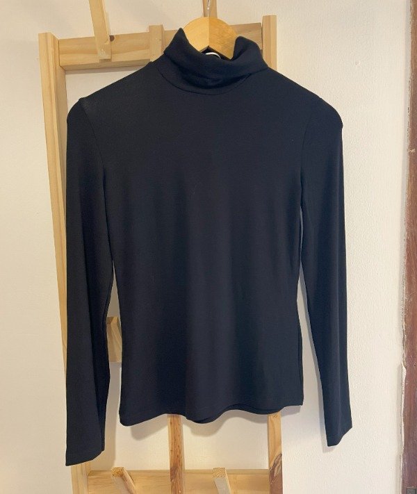 Producto - Polera manga larga NEGRA