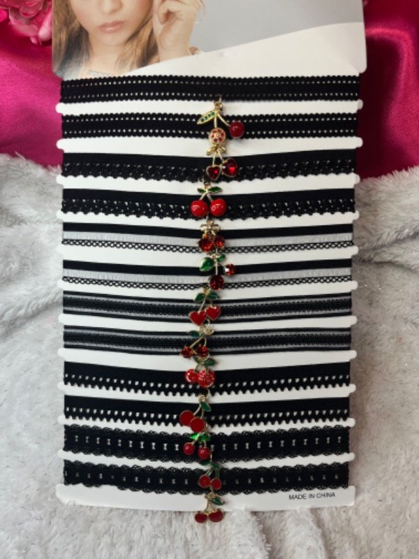 Producto - Chokers negro con dije cereza