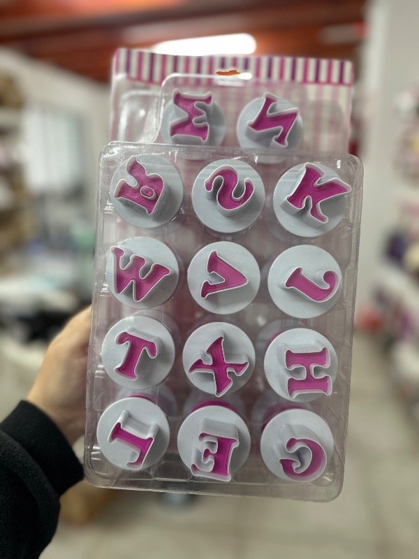 Producto - CORTANTE CON EXPULSOR GIGANTE LETRAS