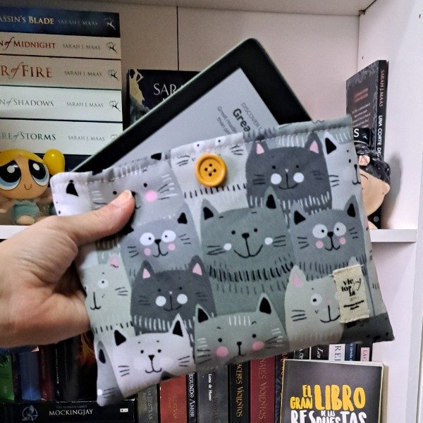 Producto - Funda tamaño pocket con botón Gatitos