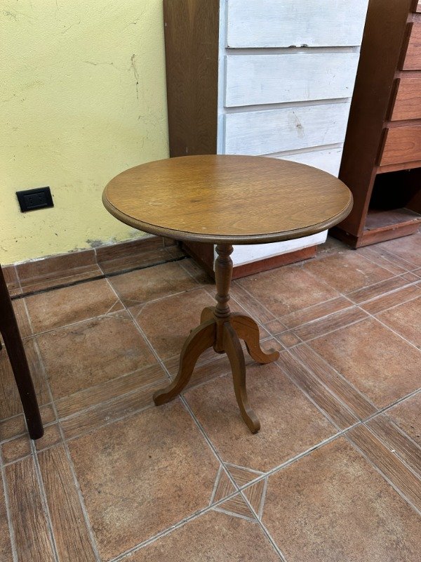 Producto - MESITA DE ARRIME  DE ROBLE PATA SHERATON 55x62 #11500