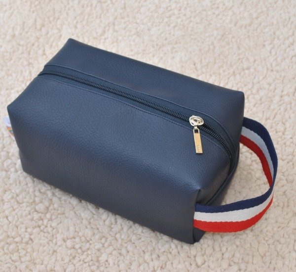 Producto - Pocket Símil Cuero Azul marino correa Azul, blanco y rojo