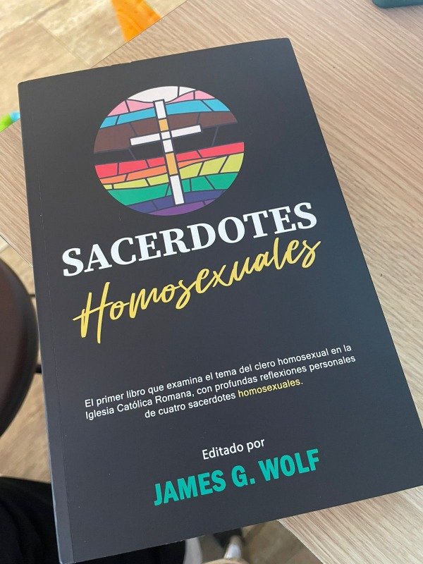 Producto - sacerdotes homosexaules