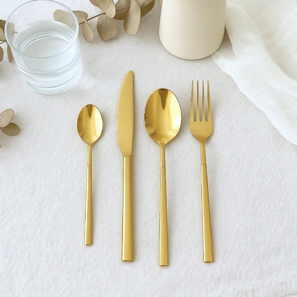 Producto - Set de cubiertos dorados x 16