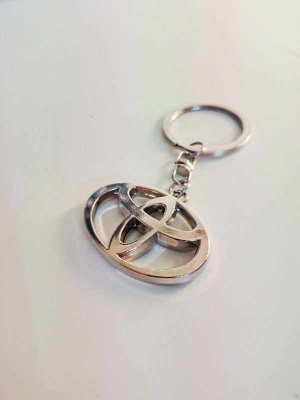Producto - Llavero metalico toyota