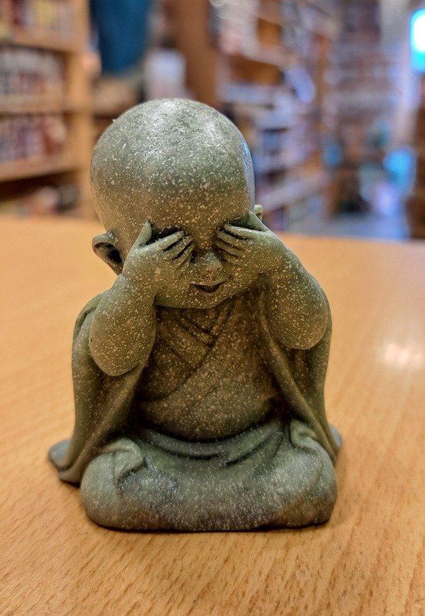 Producto - Monje Mini Piedra Arenisca Ojos tapados