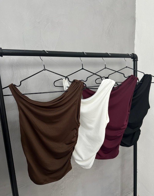 Producto - MUSCULOSA ASIMETRICO FRUNCE MICROFIBRA