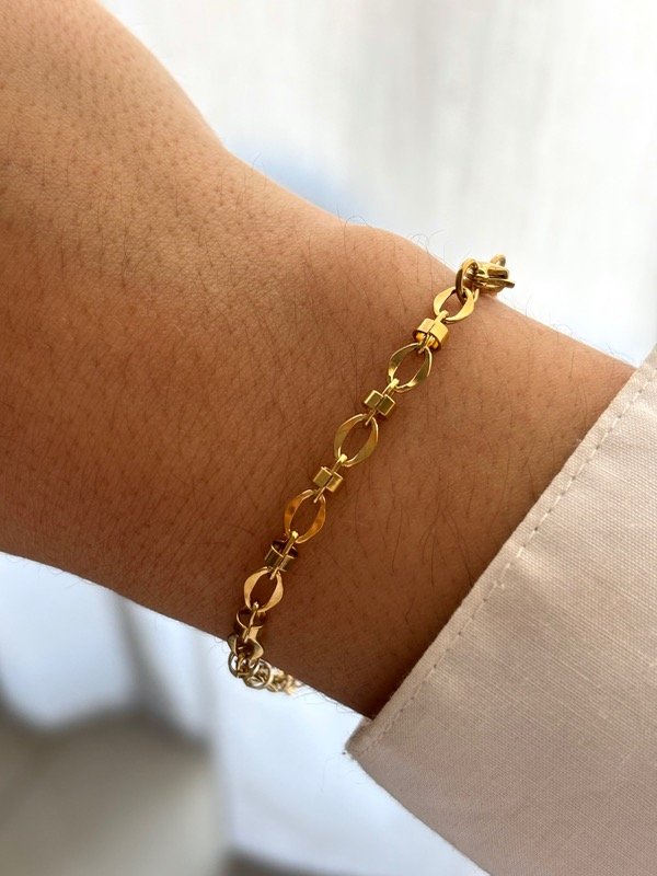 Producto - Pulsera dorada bond