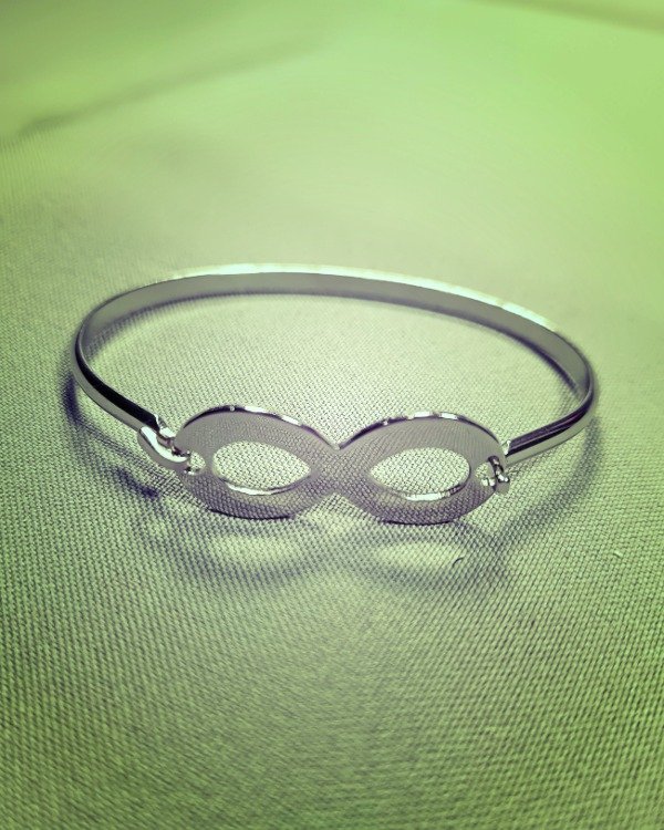 Producto - Pulsera tipo esclava con centro símbolo Infinito