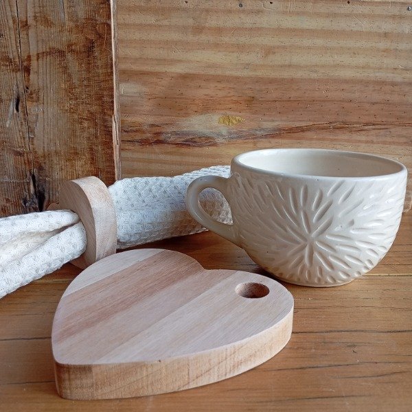 Producto - Combo Corazón: Tablita Apoya Taza + Porta Servilleta + Tazón + Servilleta