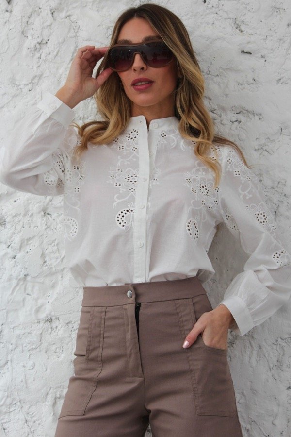 Producto - Camisa bordada Vainilla