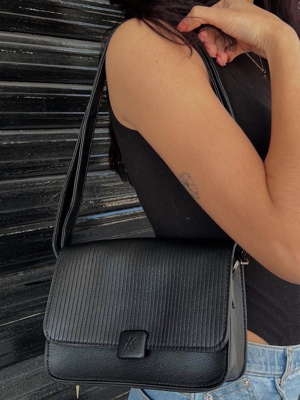 Producto - Carterita Amayra negra