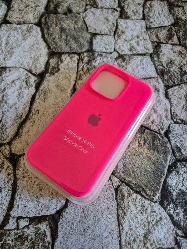 Producto - Funda silicone case logo Iphone 16 Pro fucsia
