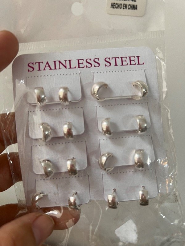 Producto - 2 pares de aros de acero blanco gruesito con bisagra